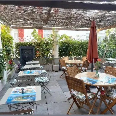 Eden - La Baigneuse Otel 3*